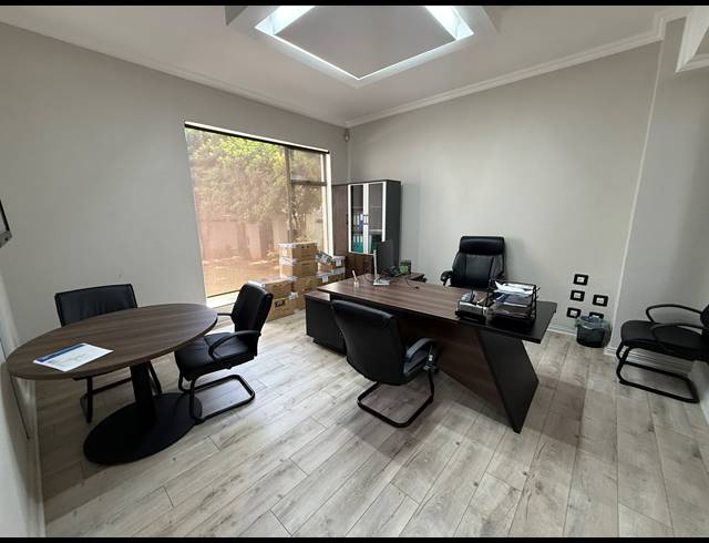 550M² OFFICE TO LET IN ROSEBANK